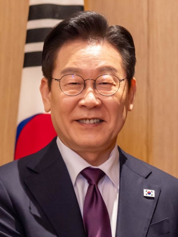BullTheoryio's tweet photo. BREAKING: South Korea’s KOSPI hit new all-time high and crossed 8,750 for the first time in HISTORY.

The index is now up +106% in 2026, adding ₩3,150,000,000,000,000 ($2.3 TRILLION) in market value. https://t.co/8iOAnzcvBR