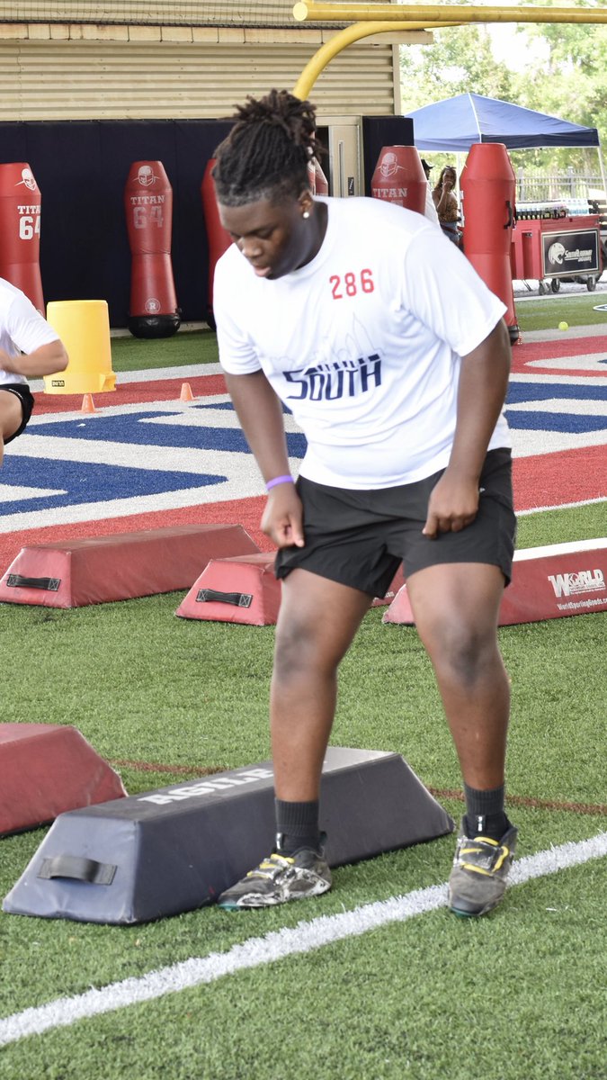 AllenGreen_51's tweet photo. Had a Great Time At The South Alabama Camp #Jaguars @CoachApplewhite @DL_theHUNT @JagsFB_Recruits https://t.co/rCnvaUxoQN