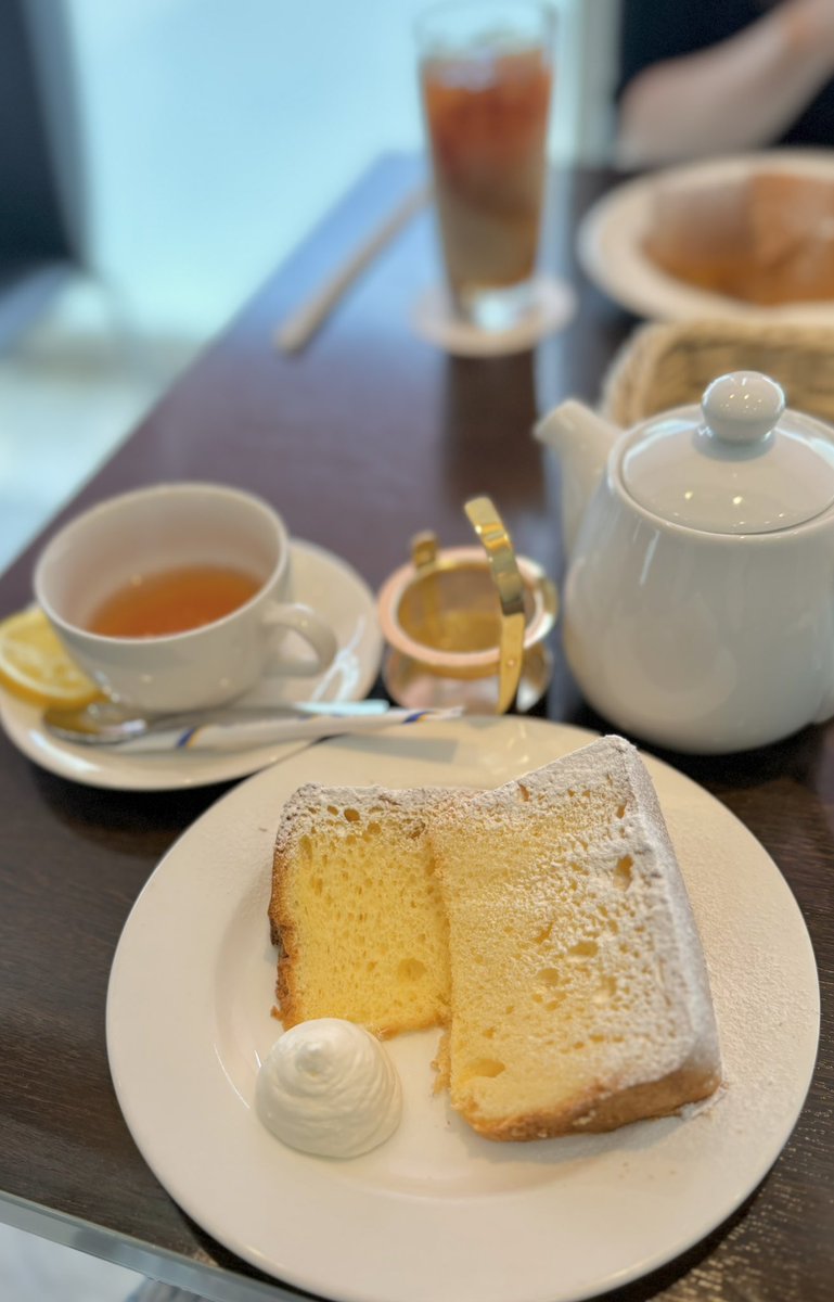 m__studyabroad's tweet photo. たらこパスタ＆シフォンケーキ🍰🤍🍝

今年国家試験受験される同業のママさんと気になっていたカフェへ🕊️
頑張っている人と一緒にいると高まります✨
私もこのママさんに鼓舞され、今年は教員免許取得の為に今密かに動いています🎓
良い報告ができるように私も頑張るぞ〜🌸 https://t.co/JxmKxOEJg5