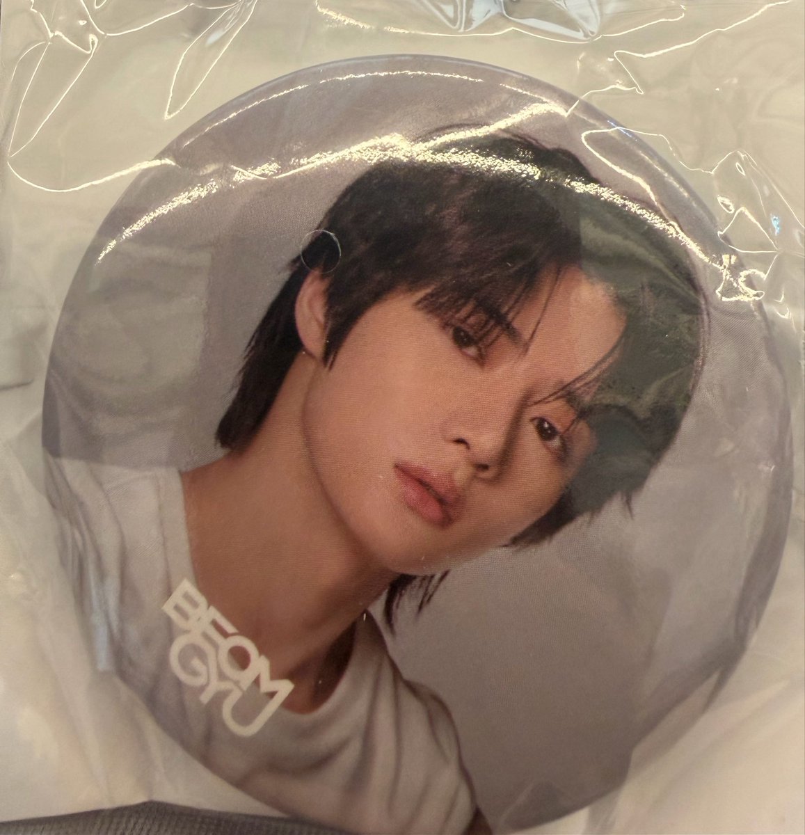 aaaaka93853's tweet photo. @txt_YJ_BG_moa 検索より失礼します。
ボムギュ名前缶バッチ所持しております。
テヒョンと交換可能でしょうか？ https://t.co/WNcu5VyiKa