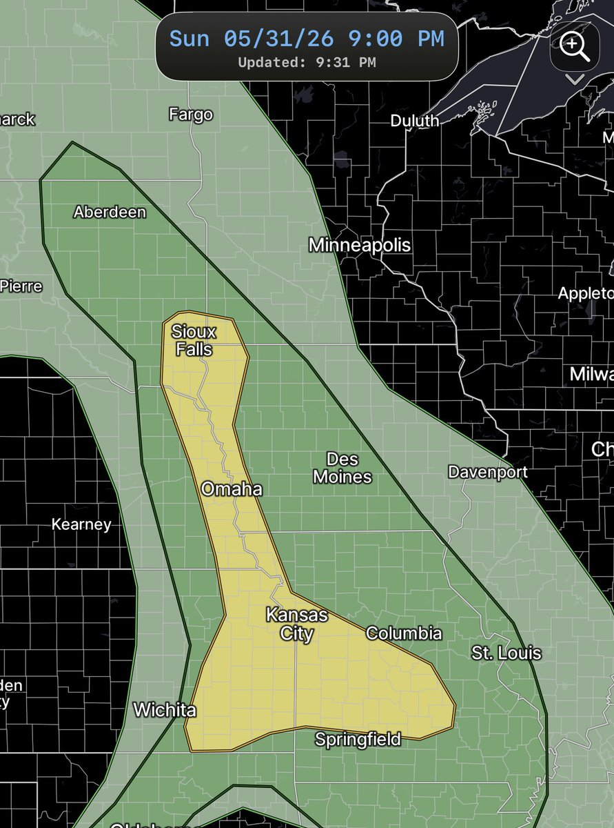 BBQChiefs's tweet photo. Stay weather aware tonight in Kansas City and surrounding areas. https://t.co/2vPum7Lt13