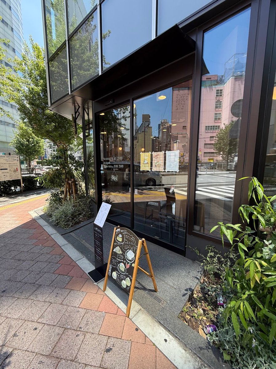 t_natsuki_jp's tweet photo. 池袋西口の劇場通り沿いの
COMFORT Stand
人気メニューのキャロットケーキ🥕とラテを注文☕️
米粉を使用したグルテンフリーのキャロットケーキは具だくさんでスパイスもしっかり効いてて絶品!ラテとの相性も抜群でした。
#池袋カフェ
#COMFORTStand
#カフェ巡り https://t.co/Ezca0ZvYh8