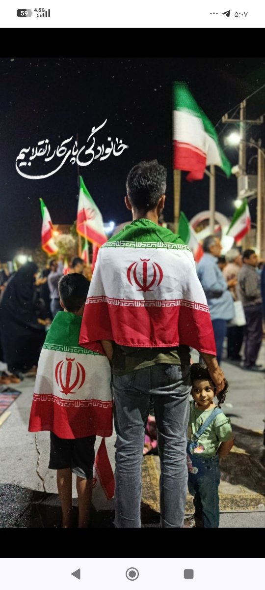 Abass_ez's tweet photo. خیابونای ایران پر از انرژی و عشقه! 🇮🇦 هر قدم اینجا یه پیامه: «ما هستیم و پای‌کاریم». از تهران تا شهرستان‌ها، همه تو یه صف، روایت ما رو به دنیا نشون میدن. ✨

#خیابان_ایران #IranianOnIt https://t.co/n0ruOBJIdd