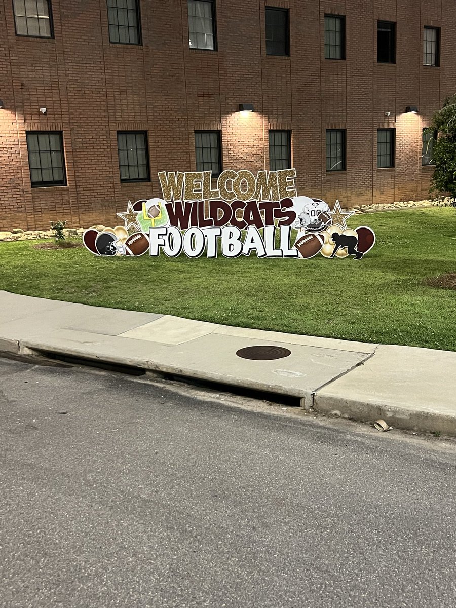 PearlRiverFB's tweet photo. Back at it in PopVegas! The Wildcats are back on campus #RollRiverRoll 🐾 https://t.co/M8HeV0MQDM