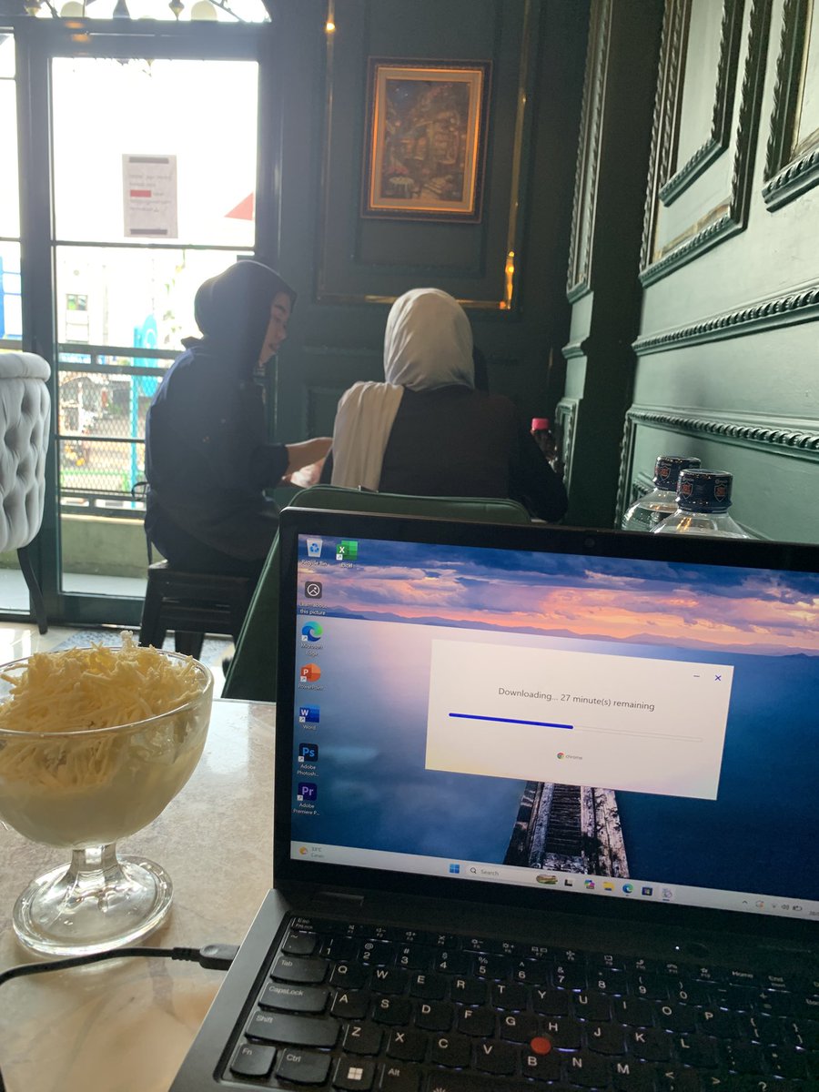 maurelle___'s tweet photo. finally punya laptop baru, setelah gua pikir” thinkpad yoga mantep juga https://t.co/QcYs3EpAAX
