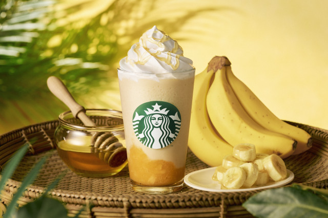 livedoornews's tweet photo. 【🍌】スタバ、「ハニー バナナ フラペチーノ」6月5日より登場！
https://t.co/AZic3ZlmEC

バナナ本来のまろやかな甘みを生かしながら、はちみつのコクのある甘さを重ねることで、素材が織りなすバランスの取れた黄金の味わいに仕上がっているという。 https://t.co/liOVqFZfXp