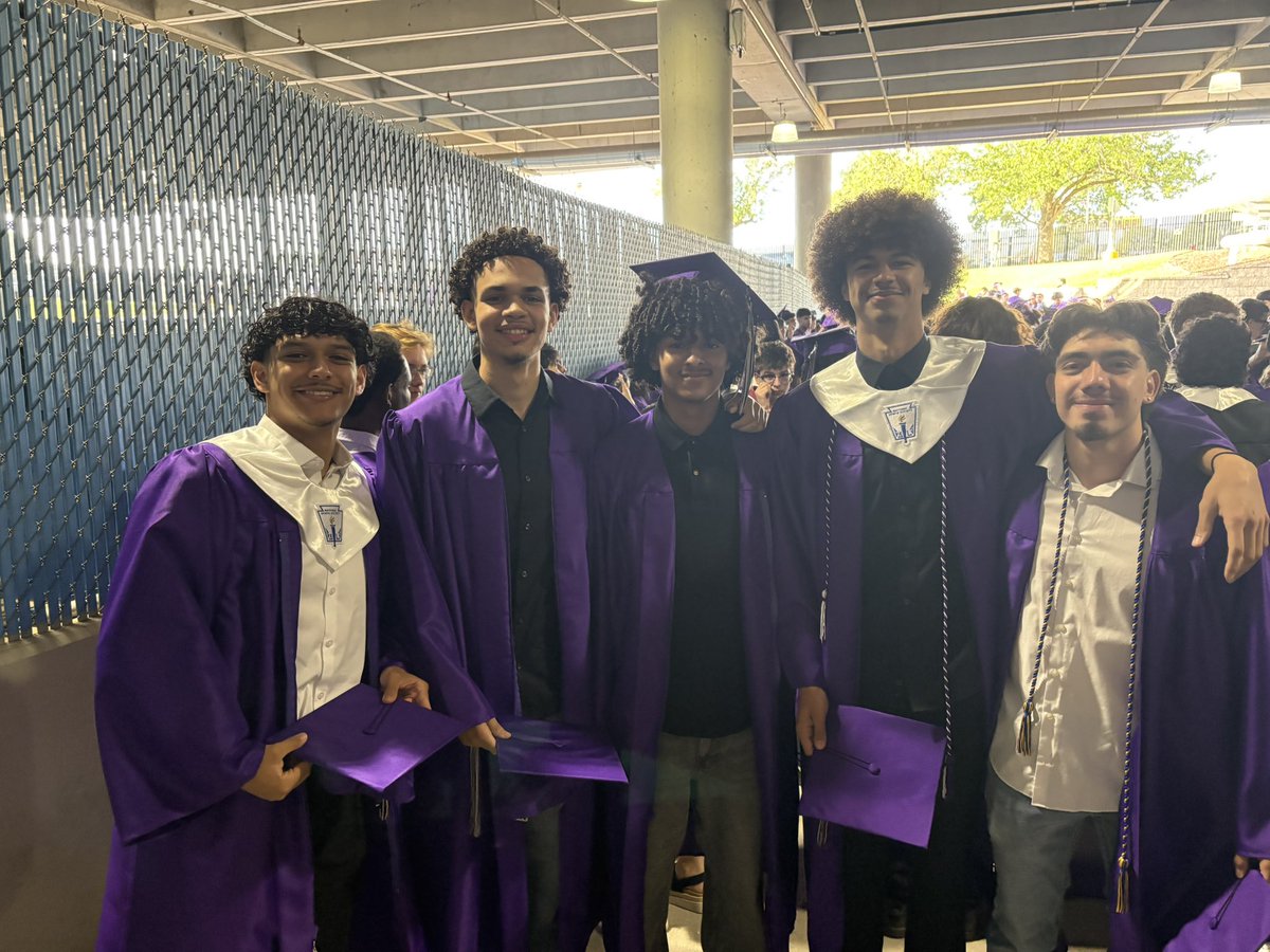 WarrenBoysBball's tweet photo. Congratulations to our bball seniors &amp; the entire class of 2026! On to the next chapter! Go believe &amp; achieve! Not pictured: @qwalifr @NISDWarren @NISDCCA @NISD_Athletics https://t.co/PqYcvapKBz