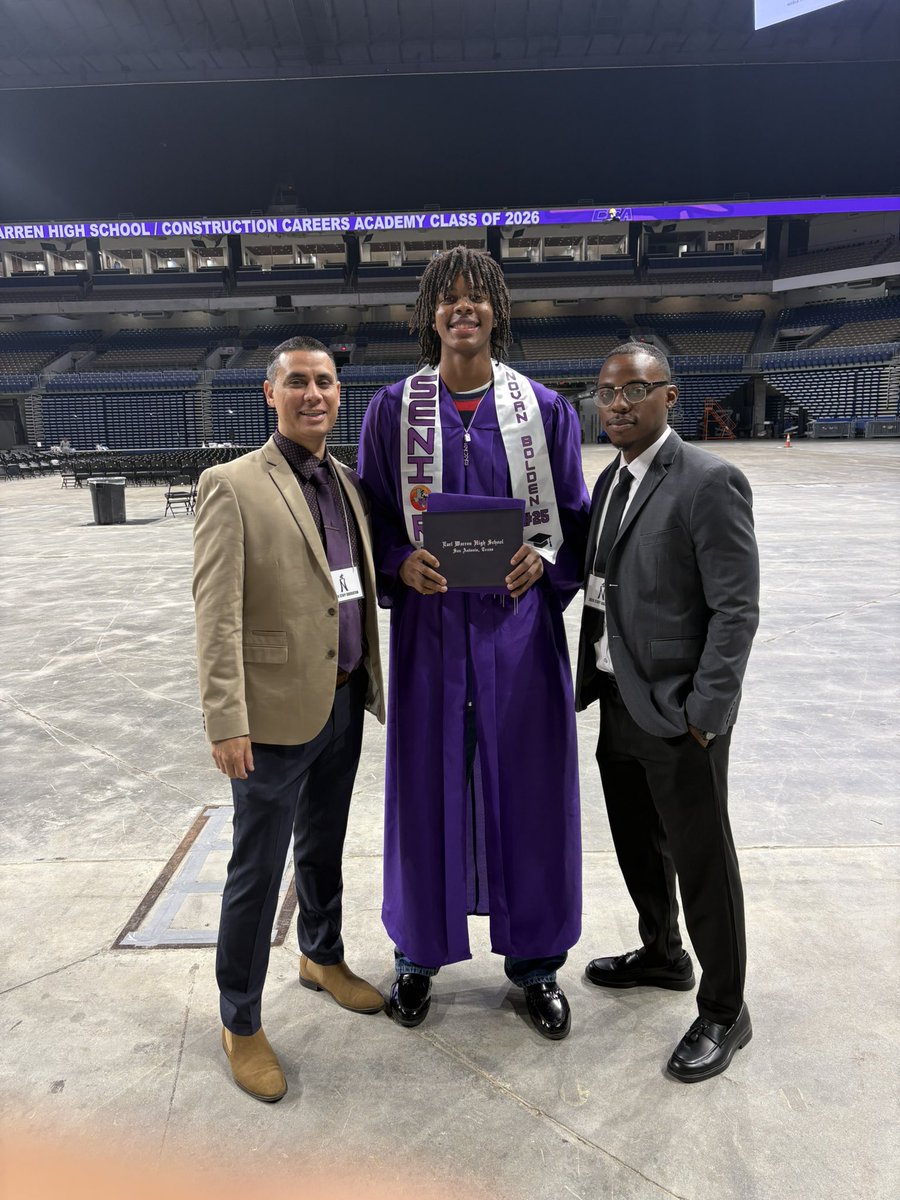 WarrenBoysBball's tweet photo. Congratulations to our bball seniors &amp; the entire class of 2026! On to the next chapter! Go believe &amp; achieve! Not pictured: @qwalifr @NISDWarren @NISDCCA @NISD_Athletics https://t.co/PqYcvapKBz