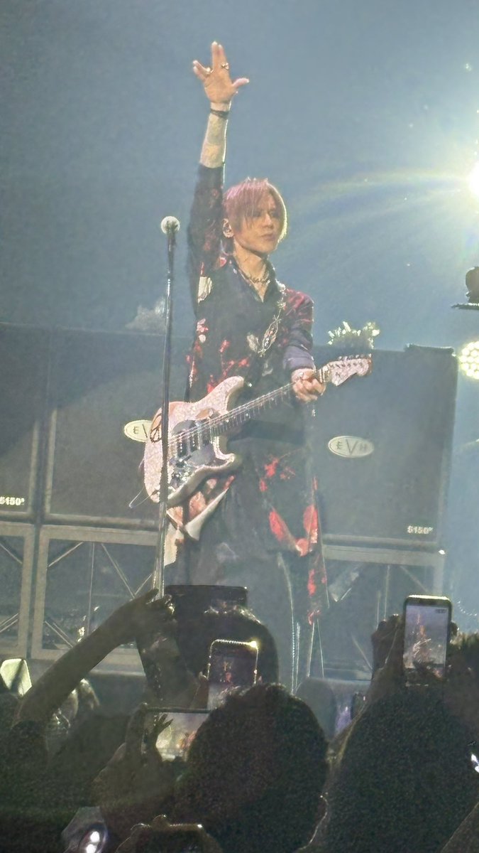 ino_LS_ryu's tweet photo. 2026.5.29 秦野　杉様②
どの曲か忘れたけど歌ってたら（スレイブターンの時）杉様と目が合って「うん」って頷いてくれたのも良き思い出🤩🫶

 #LUNAPIC
#LUNASEA
#SUGIZO
#秦野 https://t.co/ZpEpn2hZuo