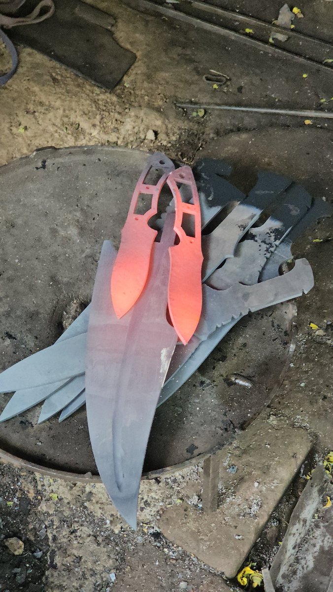 fighterknives's tweet photo. Forging https://t.co/sVIhM8em3h