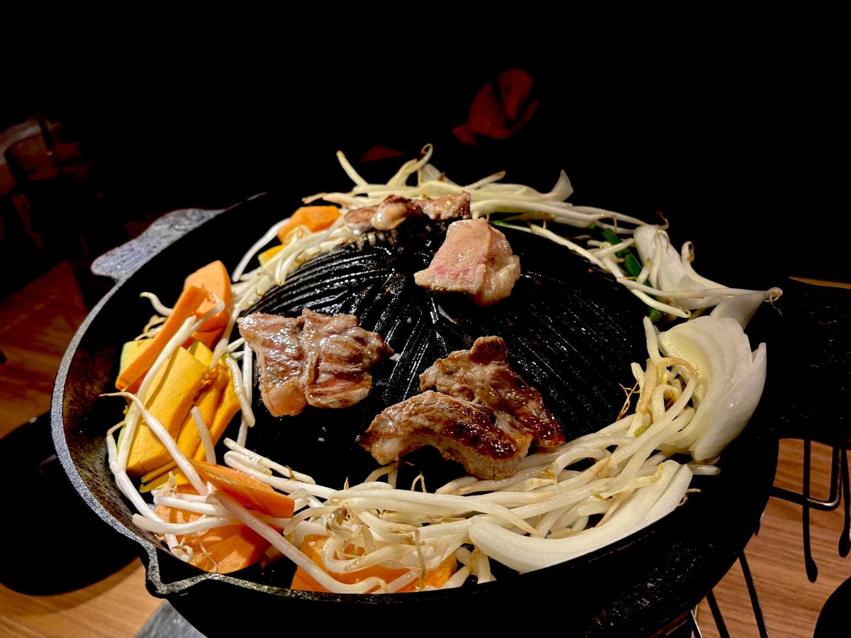 reverbfuzz's tweet photo. 昨日ライブで叫び過ぎて？声を失ってしまった。とほほ。
たまにはバンドで歌うのもいいよね。
また来年か再来年かわからないけど「居酒屋拓郎」でライブできるといいな〜。

美味しいジンギスカンも食べれたし大満足だ！ https://t.co/8Hye29vePe