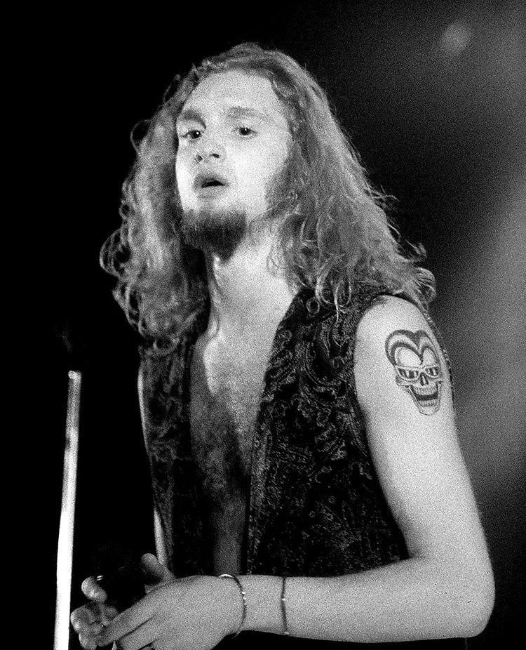 aicselftitled's tweet photo. if layne was an animal this would be him. thank you for listening https://t.co/87sioCWwpQ