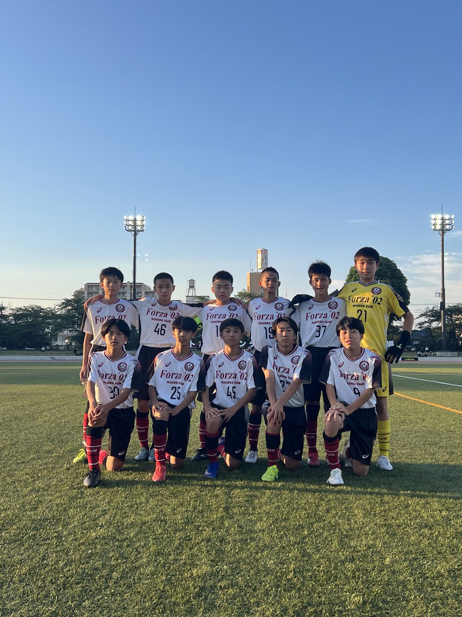 Forza02_STAFF's tweet photo. 【関東リーグU13】第3節
Forza'02 2-0 Kanaloa

前半、早いタイミングで先制する。右サイドからポケットまで持ち込み、中央で飛び込み得点。
2点目は左サイドをドリブルで突破。GKが出てきたタイミングをよく見てシュートが決まる。 https://t.co/I5QuXayvG7