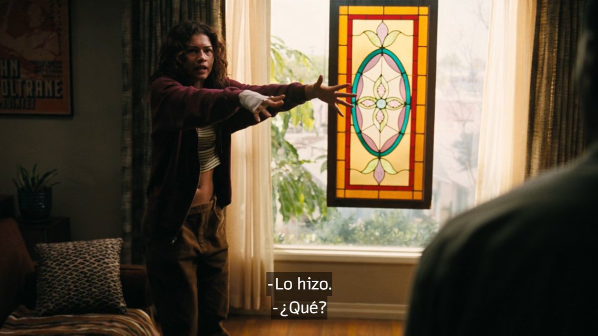 ThePopsLit's tweet photo. JAJAJA NMMS😭 Fezco escapandose de prisión haciendo parkour es algo que no me esperaba del final de temporada #Euphoria https://t.co/99dU2pouqs