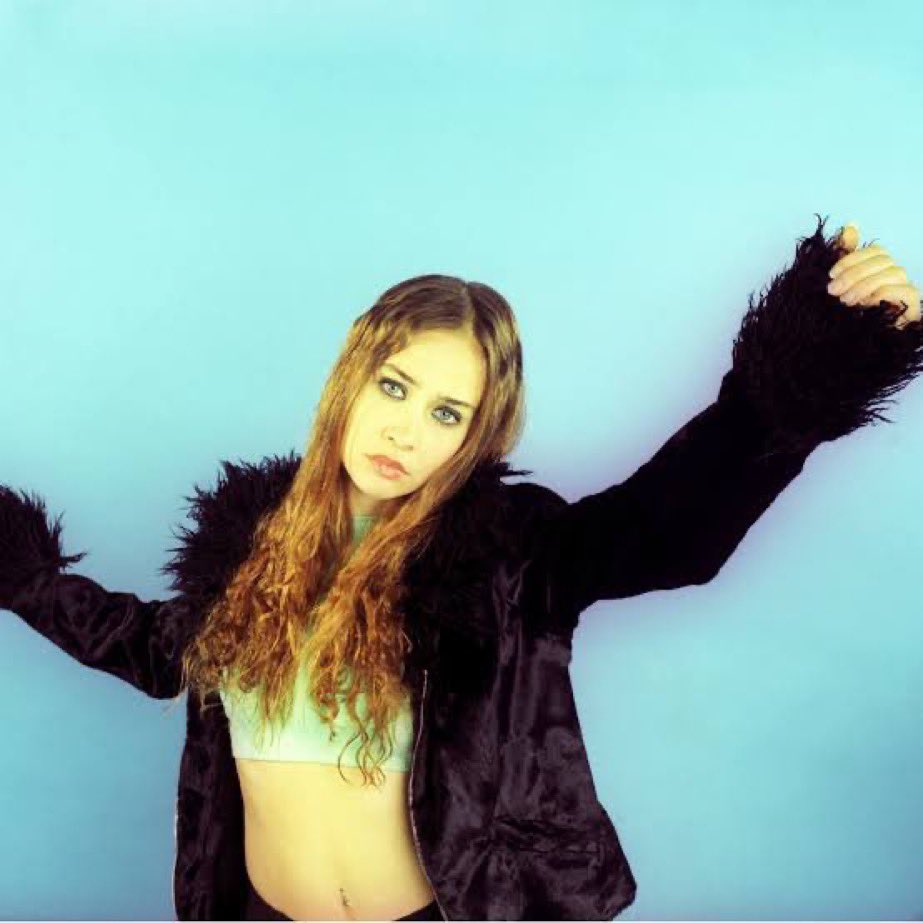 heswiftz's tweet photo. O PÔSTER DA FIONA GOD APPLE EM EUPHORIA https://t.co/yVIzALXowc