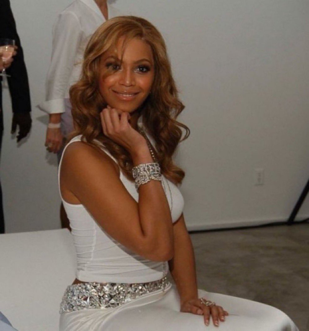 DMVKenney's tweet photo. Why are they scared of Liz….she in the mafia or something? #Rhoa https://t.co/i7ev0Lbel4