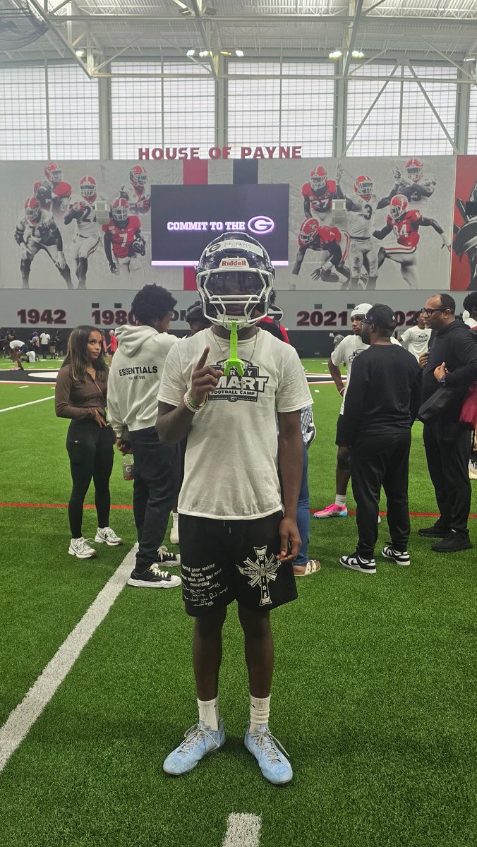 TiftFootball's tweet photo. 🚨 Blue Devil Nation 🚨

Congratulations to Dai’jon Hayes on earning an invitation to the University of Georgia Skills Camp! Another opportunity to showcase his talent, compete against top athletes, and represent Tift County on a big stage.

Keep working, Dai’jon. The hard work is paying off! 💪🔵⚪

#BlueDevilNation #BeElite #UGAFootball #RecruitGA 

@CoachLit22 @DaijonHayes @RecruitGeorgia @GeorgiaFootball