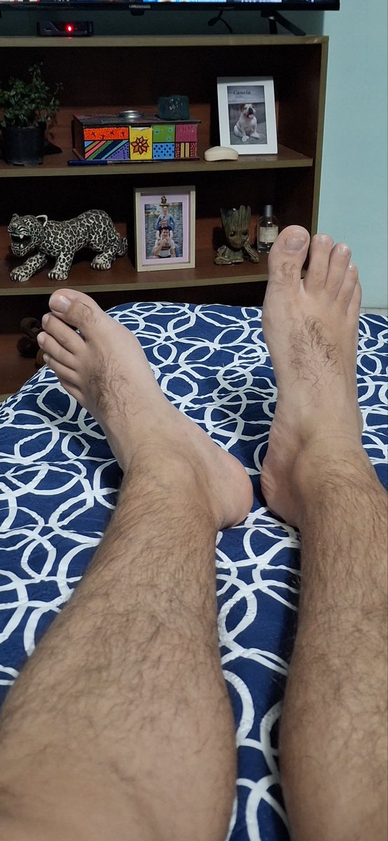 JAREMA87's tweet photo. Quién quiere ahorita?
#feet 
#feetfetısh 
#feetman https://t.co/jriiYGYzfa