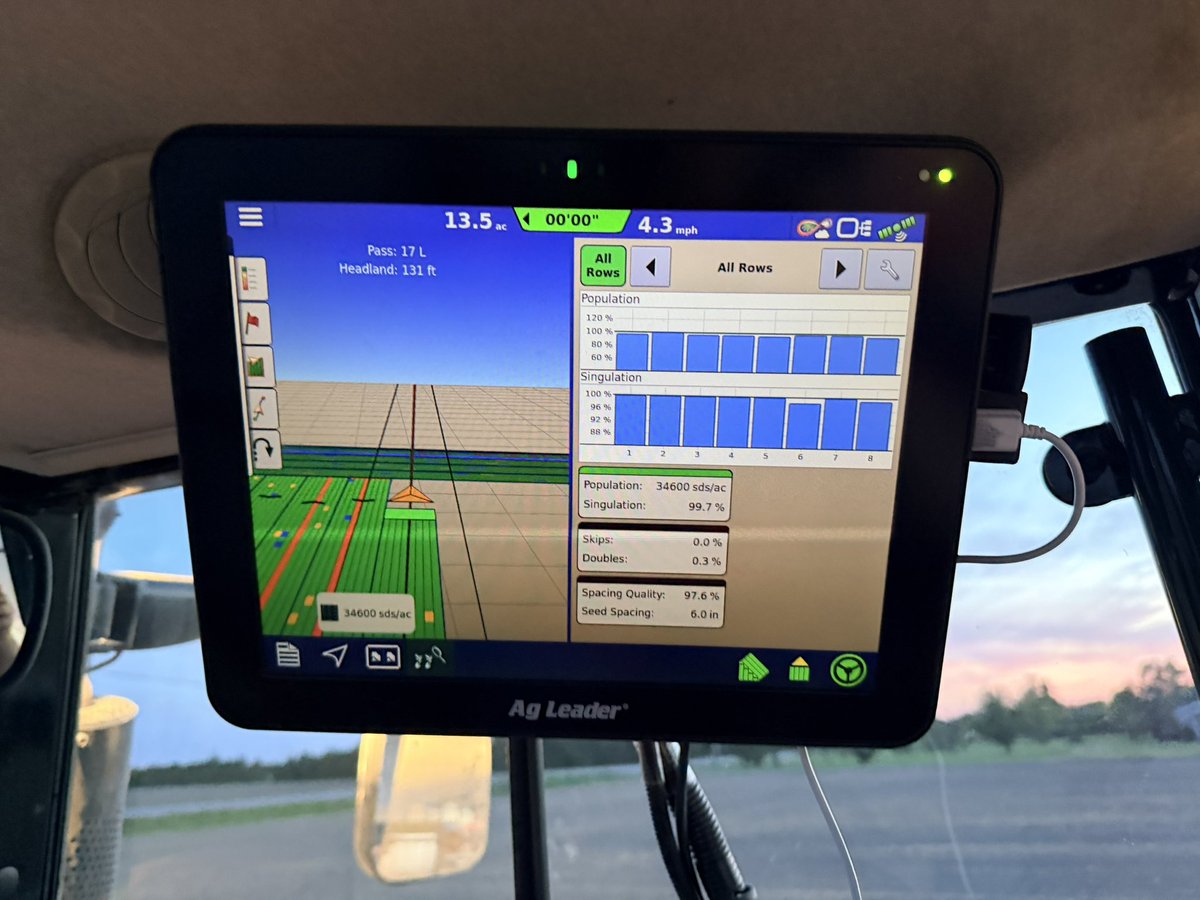 MoeChauvin's tweet photo. Monitoring #oldtech with #newtech. It’s hard to improve on the precision of this 27yr old planter #AgLeader #WhitePlanter #plant26 #OntAg https://t.co/u5jkLAWXW2