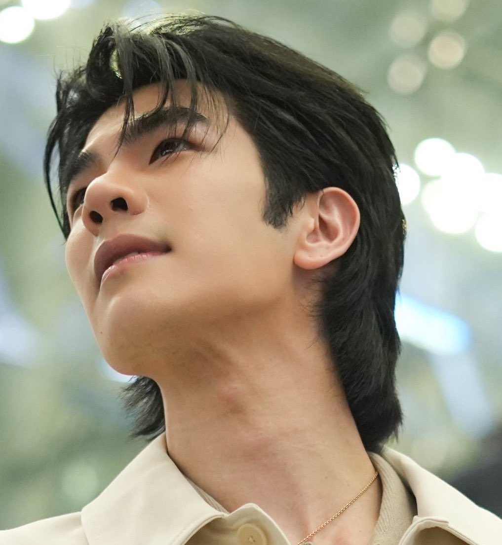 MilePhakphumJFC's tweet photo. 𝑀𝑂𝑅𝑁𝐼𝑁𝐺 𝑀𝑌 𝑆𝑀𝐼𝐿𝐸

おはようございます
6月がスタートしましたね
MileくんとGreenyRoseの皆様が幸せな日々を過ごせていることを願っています🍀*゜

今日も良い一日を💚

@milephakphum
#MilePhakphum
#GreenyRose https://t.co/aquGlXbONQ