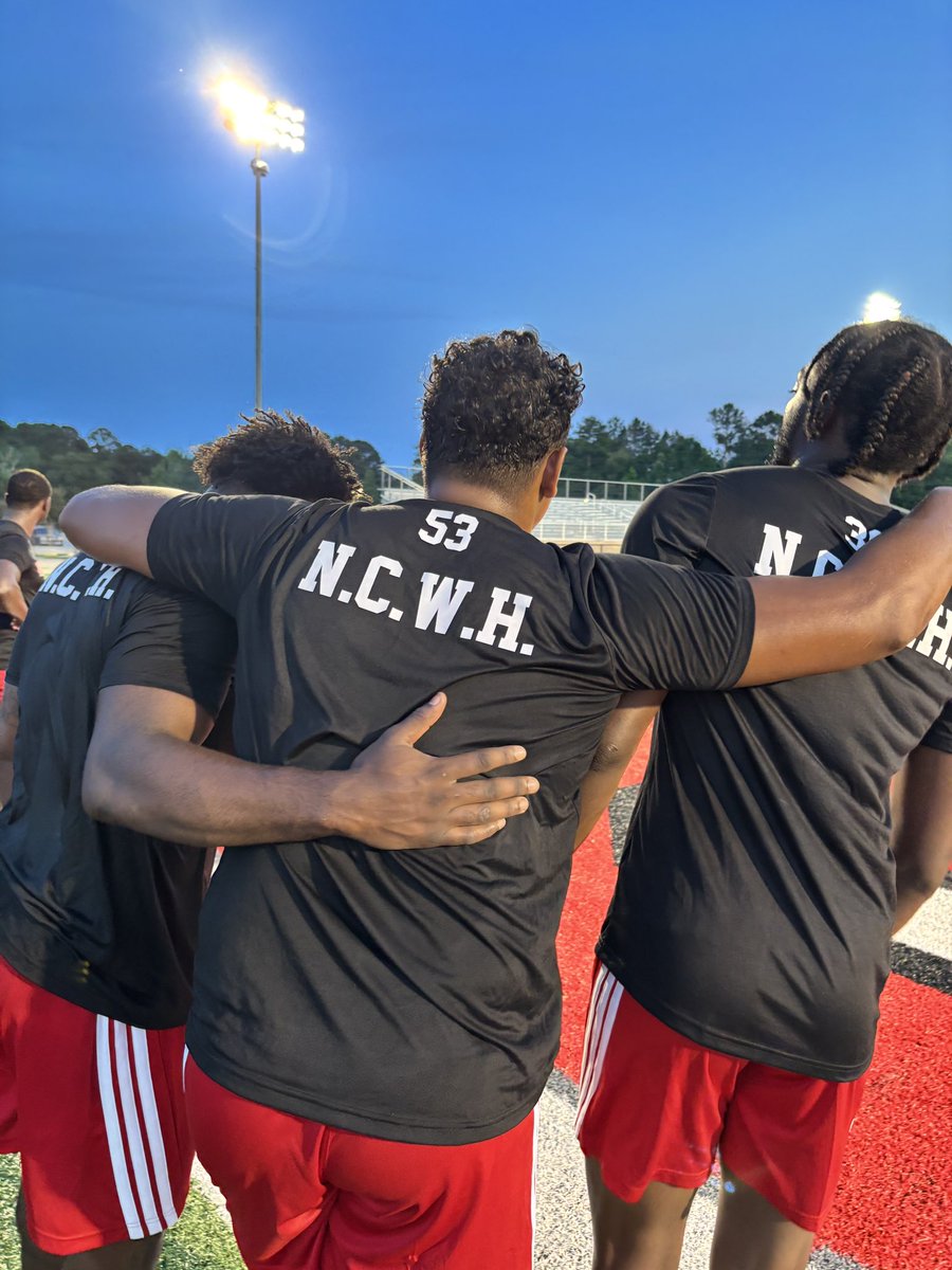 EMCCathletics's tweet photo. Welcome to the #FAM1LY… our 2026 football Lions are now Scooba residents. #PR1DE #NCWH https://t.co/rwi7r57bZk
