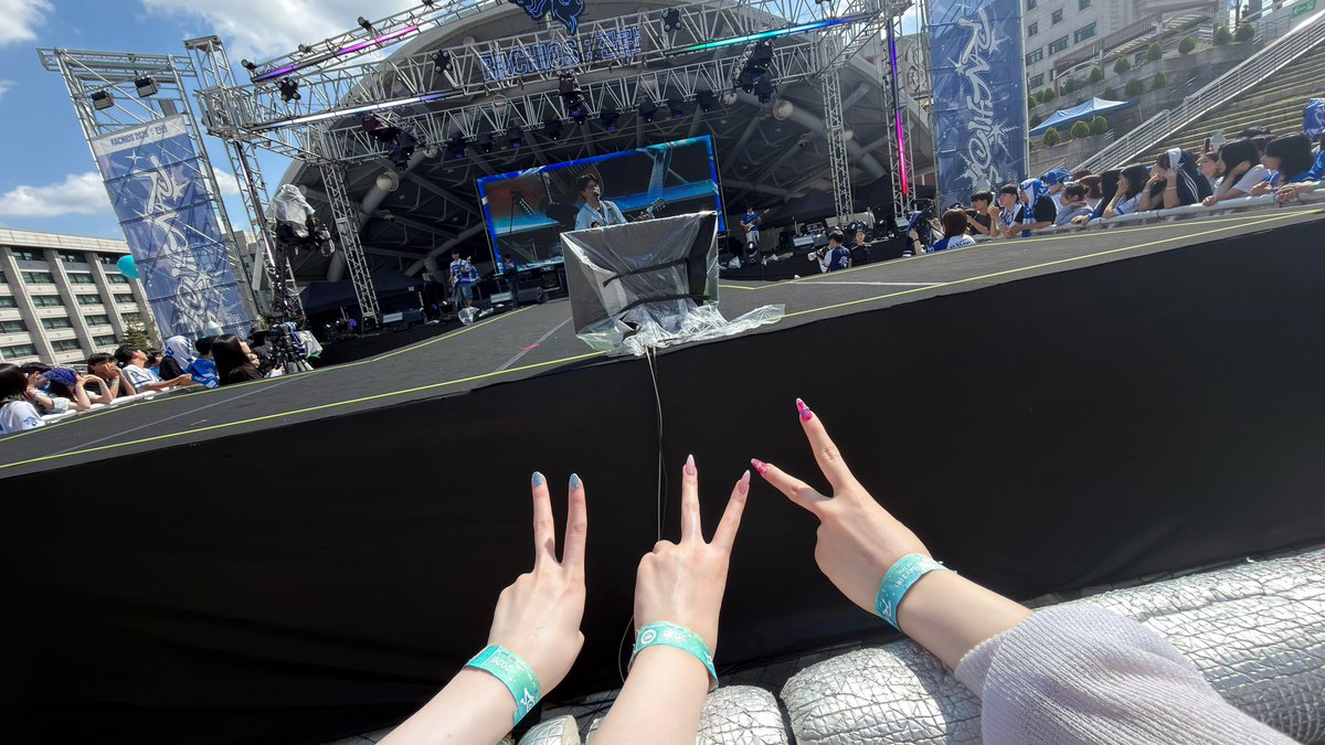 1toyun88's tweet photo. 気づけば全部の学祭に、、、🙄ww

どこの大学も楽しかったけど계명대と한양대が楽しかったな〜🥹🙌
暑いし待機長いし何かしらハプニング起こって大変だったけどみんなで行けてよかった〜😭✨
学祭のうぃの最高🥹💕💕秋も楽しみ〜！🫶@official_yoon_ 
@_ksuyo @_maetamong_92 https://t.co/NkeEKpLdKR