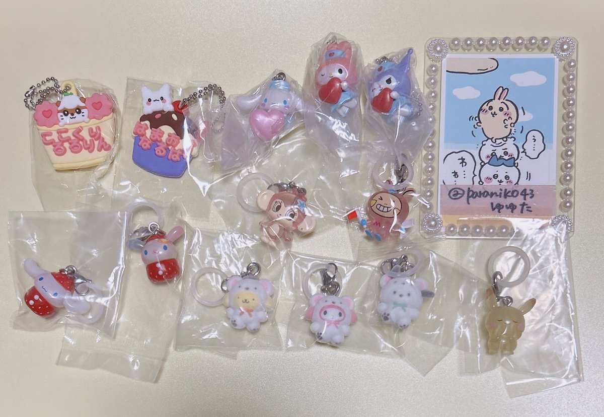 paraniko43's tweet photo. 【交換】めじるしアクセサリー、キーホルダー、ストラップ
譲：画像1〜3
求：サンリオ ジェリーデコバンド
♡キティ
♡シュガバニ2種(しろうさ・くろうさ)

3点を纏めて交換していただける方居ましたらよろしくお願いいたします。 https://t.co/KC4bS27zNz