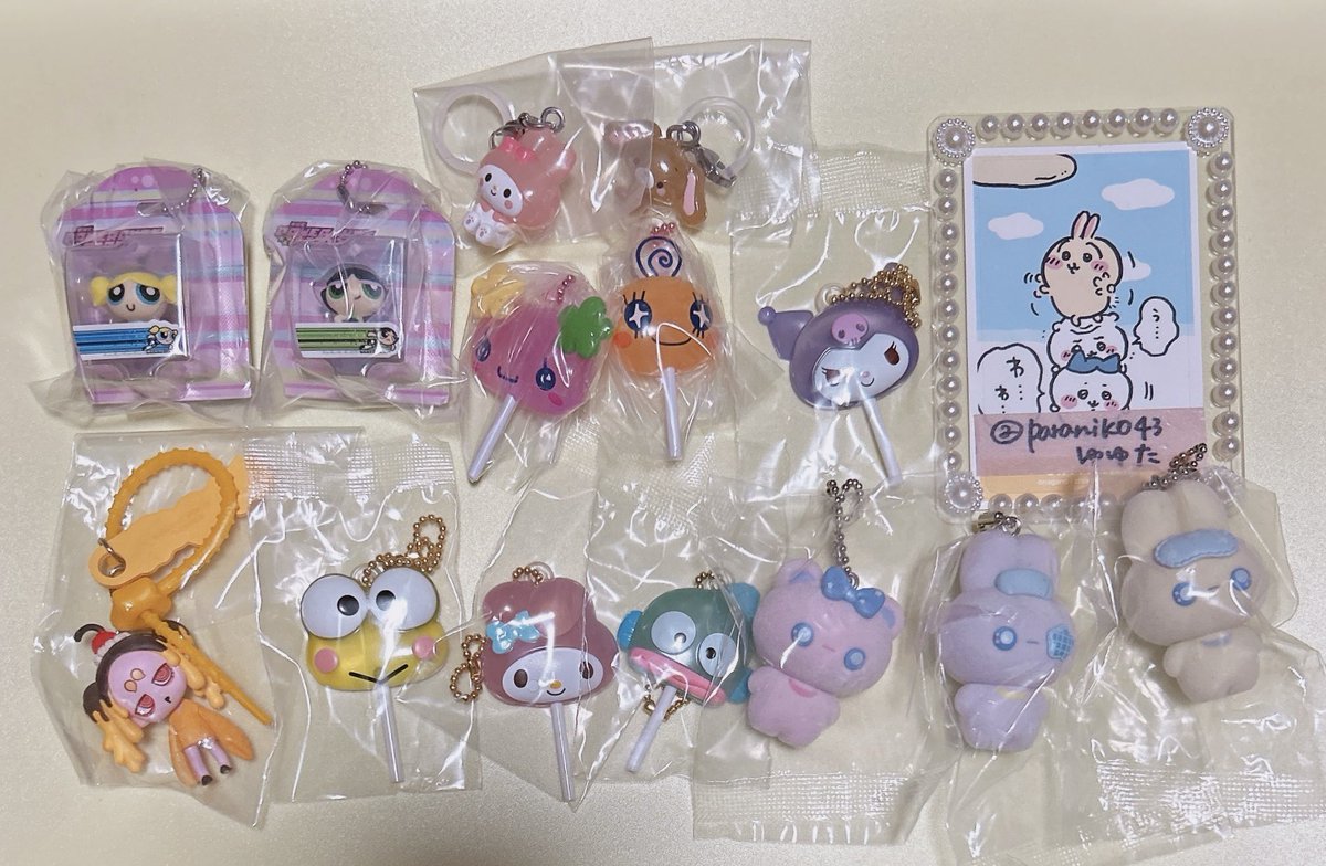 paraniko43's tweet photo. 【交換】めじるしアクセサリー、キーホルダー、ストラップ
譲：画像1〜3
求：サンリオ ジェリーデコバンド
♡キティ
♡シュガバニ2種(しろうさ・くろうさ)

3点を纏めて交換していただける方居ましたらよろしくお願いいたします。 https://t.co/KC4bS27zNz