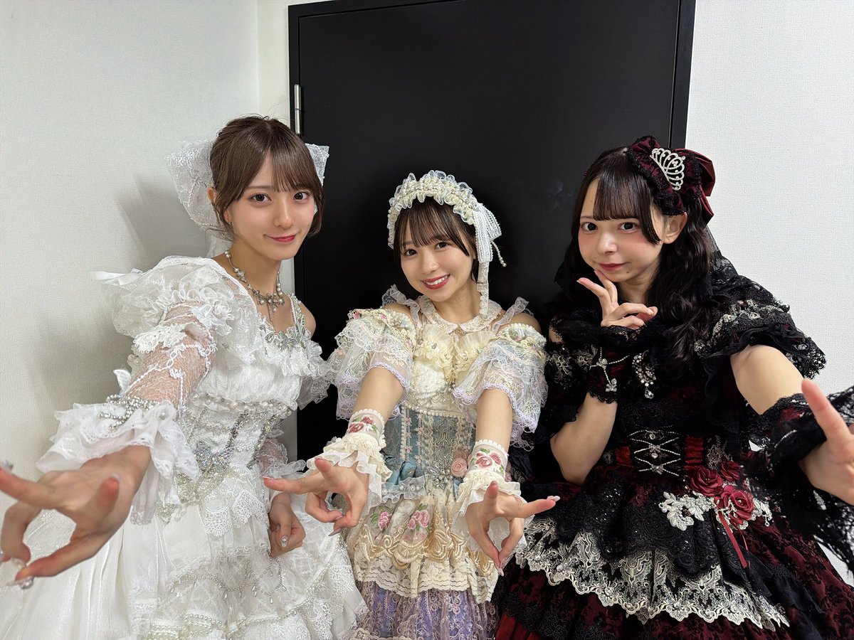 teratera_staff's tweet photo. 藤田梨々花、池本しおり、梅原麻緒
延長特典会終了いたしました。

最後に会いに来てくださり沢山思い出ができました✨
本当に本当に沢山ありがとうございました🙇‍♀️☀️

#テラテラ
#藤田梨々花
#池本しおり
#梅原麻緒 https://t.co/C2K3z31VBD