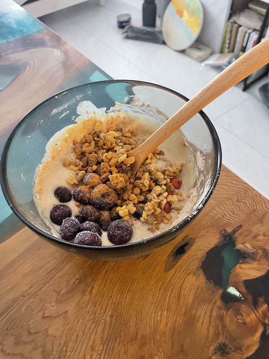 _asuka618's tweet photo. この朝食を毎日続けて4年くらい経つ。
朝から腸に優しい習慣🥣

ヨーグルト、オリゴ糖、プロテイン、グラノーラ、冷凍ブルーベリー、シナモン https://t.co/2B7oL32yLZ