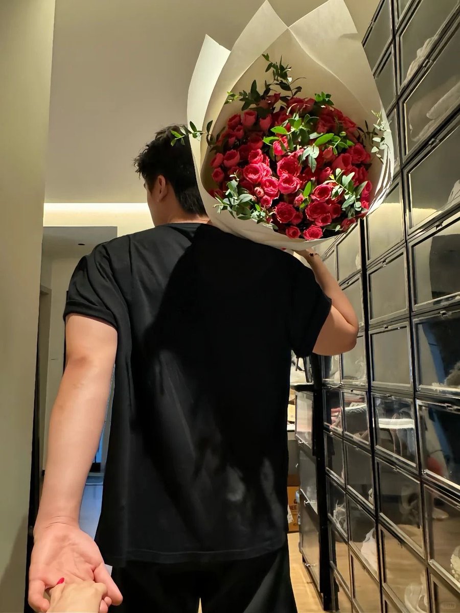 bloomifyyy's tweet photo. My type https://t.co/5y0lOa2H1w