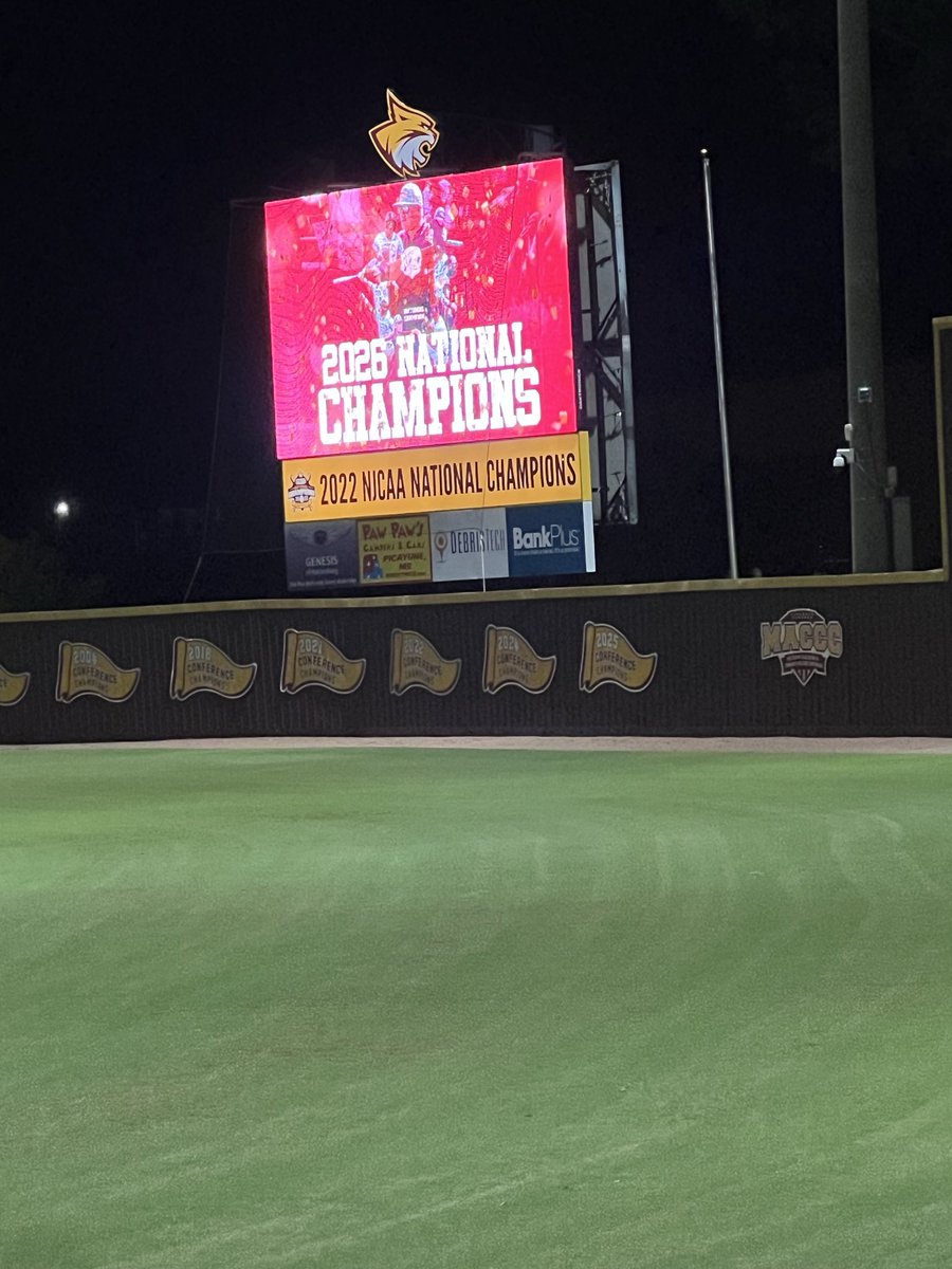 PearlRiverFB's tweet photo. Welcome back @PRCC_Baseball! Great day to be a Wildcat #NationalChamps #RollRiverRoll @coachavie 🐾 https://t.co/2Yv3X6pzxO
