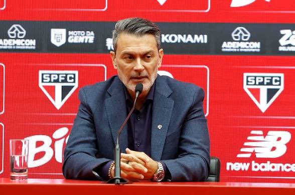 gabrielfuh_'s tweet photo. Rui Costa ainda ter um cargo no São Paulo e ganhando muito bem por isso é o maior absurdo do atual momento.

Ele tomou a decisão mais sem sentido da história recente do clube, que não só custou uma fortuna aos cofres, custou também o futebol do time e muitos, muitos pontos no Brasileirão.

A demissão dele deveria ser obrigação da gestão, mas deve ter aquela multa que impede. Não tem defesa, o trabalho é inteiro horroroso e não só pelo cometido no comando técnico do time.

O elenco é fraco e caríssimo. Jogadores medianos pra baixo ganham salário de estrelas do futebol brasileiro. A base passou a maior parte da sua gestão distante do profissional, mesmo sendo bicampeã da Copa do Brasil sub-20, campeã da Copinha e vice no ano seguinte.

As negociações, de venda ou de compra, todas ruins, não salva uma.

O trabalho não chega nem a ser medíocre.