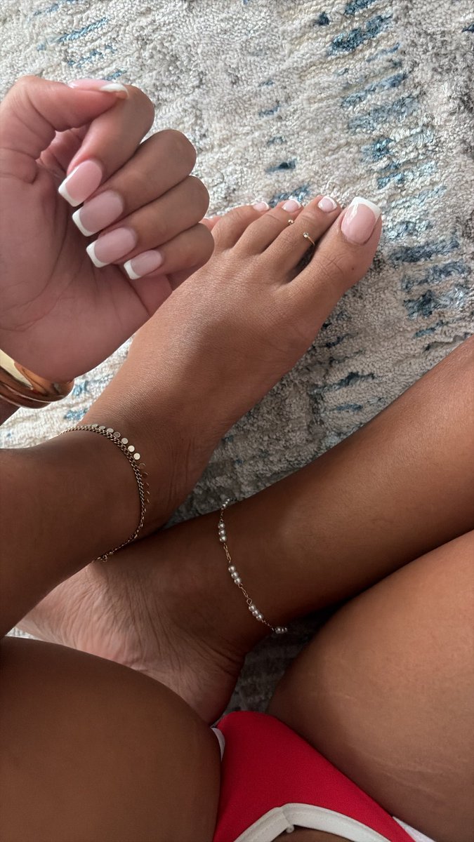 itssflexo's tweet photo. Do u like nails bae😍🙈
•
•
•
•
#frenchtip #cutefeet #lightskin #onlyfans #feed #pink #younghotgirl #freak #flexo https://t.co/M0kAcMoaBf
