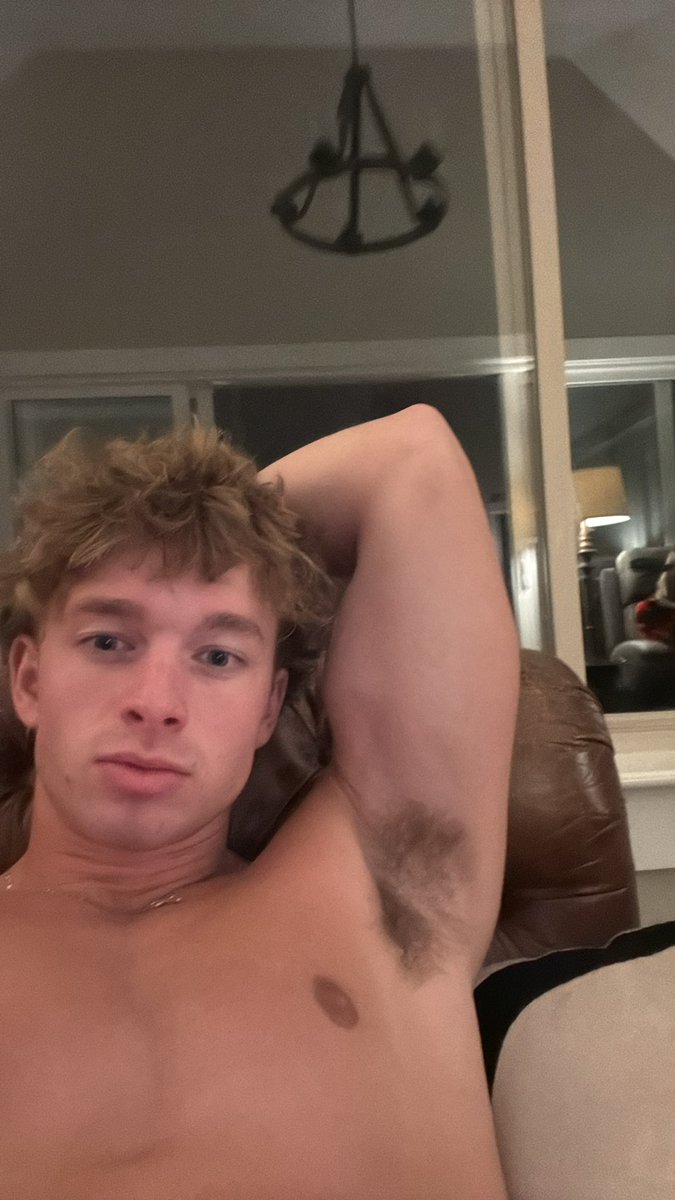 MasterCeaser2's tweet photo. Let’s see if I can hit 1k in sends while i chill and do nothing 😈💸💸🧎‍♂️🦶 https://t.co/QPvrUs9eUS
