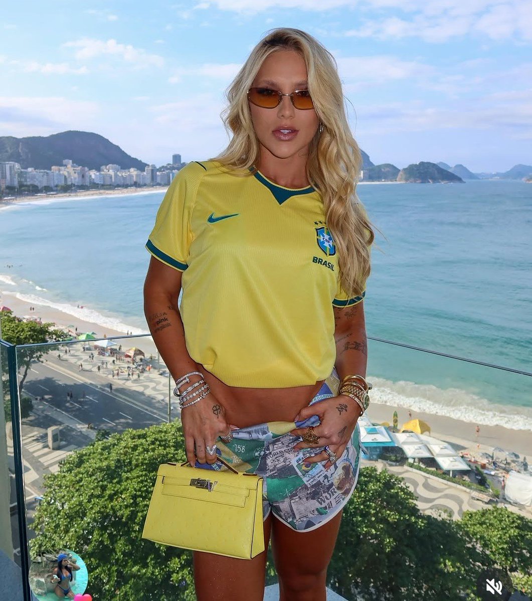 euaquino_x's tweet photo. Curioso como em um estádio lotado, transmitido para o país inteiro, milhares de pessoas escolhem vaiar e xingar uma mulher. O futebol sempre foi tratado como território masculino, e quando uma mulher se torna uma figura de grande alcance, ela passa a ser julgada com uma intensidade que raramente vemos aplicada aos homens.

Não é sobre gostar ou não gostar da Virgínia. É sobre observar como a sociedade transforma mulheres em alvos públicos de humilhação. 
Uma sociedade machista e doente.