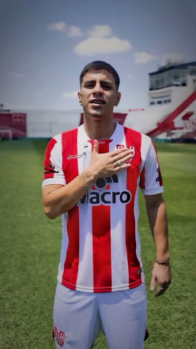 GloriosaLaposta's tweet photo. El dia que tú vuelvas, aquí me encontraras, yo no te dejo de amar.

Otra historia de amor para mi ya no habrá, yo no te dejo de amar.

Aunque te vallas hoy no habrá punto final.

Gracias por sentir está camiseta, te esperamos a la vuelta @alexluna1004 🇦🇹❤️ https://t.co/AR3vCyA18W