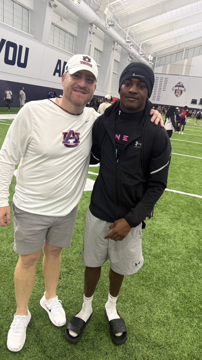 ajwiththeshifts's tweet photo. Had an amazing time at the Auburn camp can’t wait to be back on the 4th for team camp #WARDAMN! @AuburnMade @CoachGolesh @CoachJGordo @alexmfagan @CavsRecruits @Caraway6 @coachpaxia @adamgorney https://t.co/33rAOtNVwM
