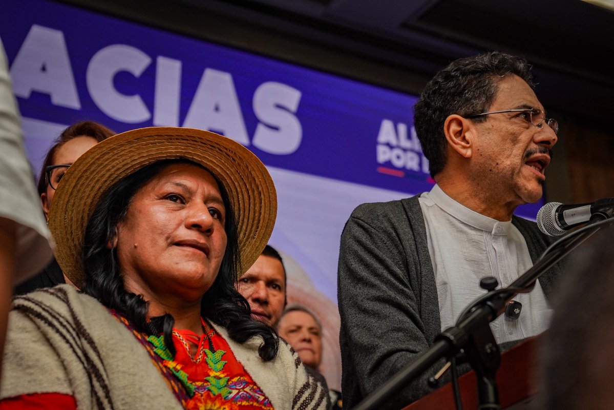 aida_quilcue's tweet photo. ¡Ni un paso atrás!✊🏽🇨🇴

Florecerá la vida, nunca más la muerte 🌀💕

Iván Cepeda Presidente 🇨🇴
Aida Quilcué Vicepresidenta🇨🇴 https://t.co/NhNdG3JJXB