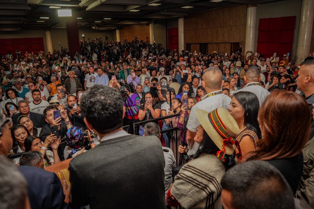 aida_quilcue's tweet photo. ¡Ni un paso atrás!✊🏽🇨🇴

Florecerá la vida, nunca más la muerte 🌀💕

Iván Cepeda Presidente 🇨🇴
Aida Quilcué Vicepresidenta🇨🇴 https://t.co/NhNdG3JJXB