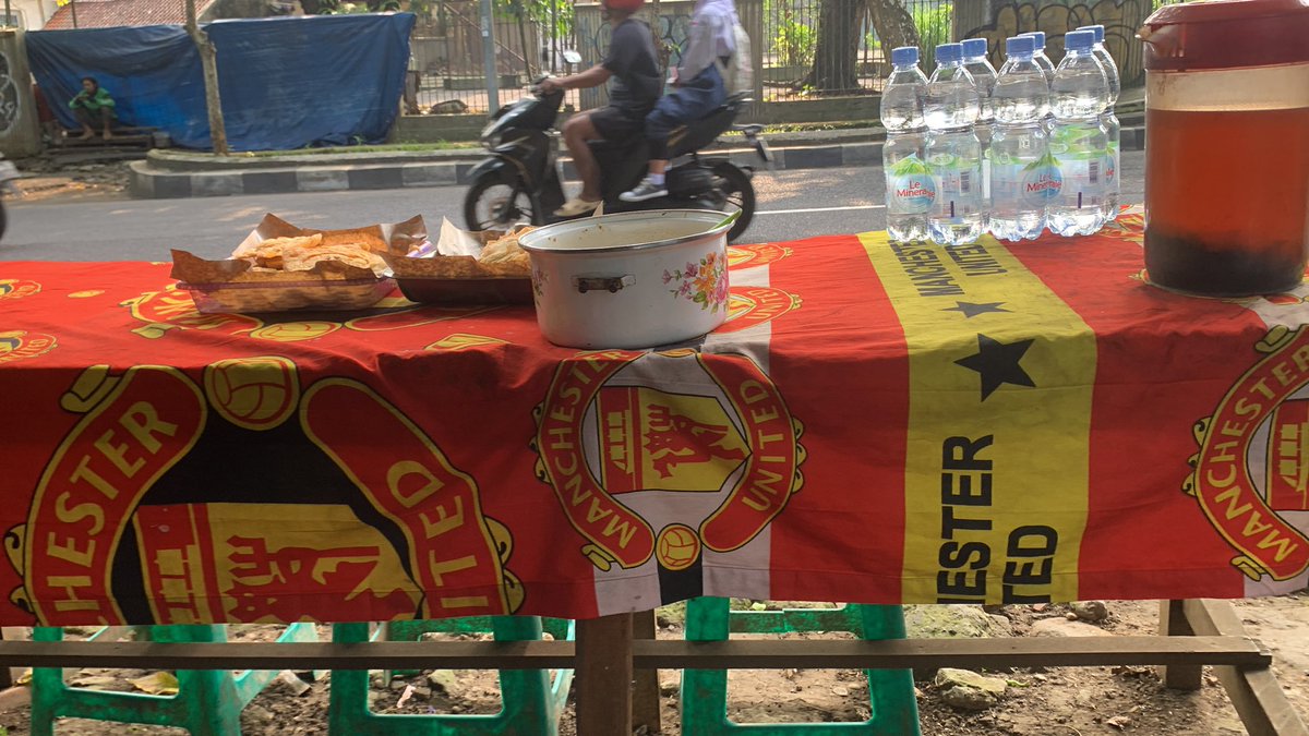 katon_brikit's tweet photo. Ggmu glory” man untd https://t.co/PqAbjgS9Fb