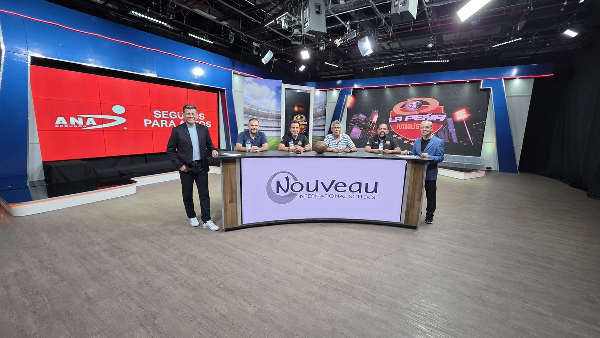 juanmgfutbol's tweet photo. Ya llegaron los peñistas al estudio de @lapfutbolistica.  Gracias a @Rayo_Reyna, @ed_anguiano66, @osanchez11 y el mundialista Félix Cruz.
Iniciamos a las 8 pm. https://t.co/5SMAUROn1X