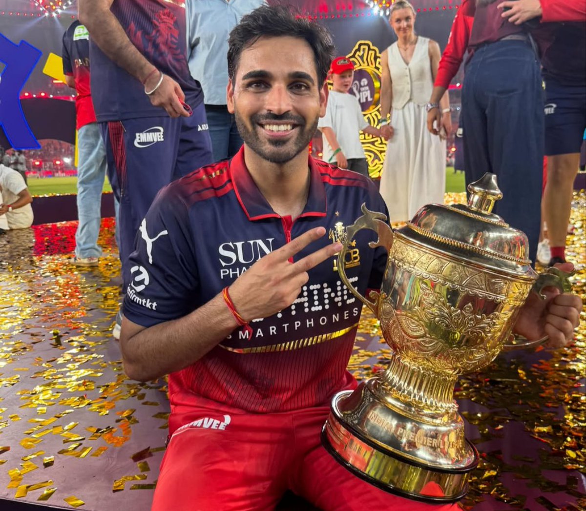Pull_shots45's tweet photo. 10 years challenge
Won IPL in 2016 Won IPL in 2026
#RCBIPLChampin2026 #RCB #IPLFinals2026 #IPL #IPL2026 #pixelart #BhuvneshwarKumar #Bhuvicomeback https://t.co/XhGbLf0Mwm