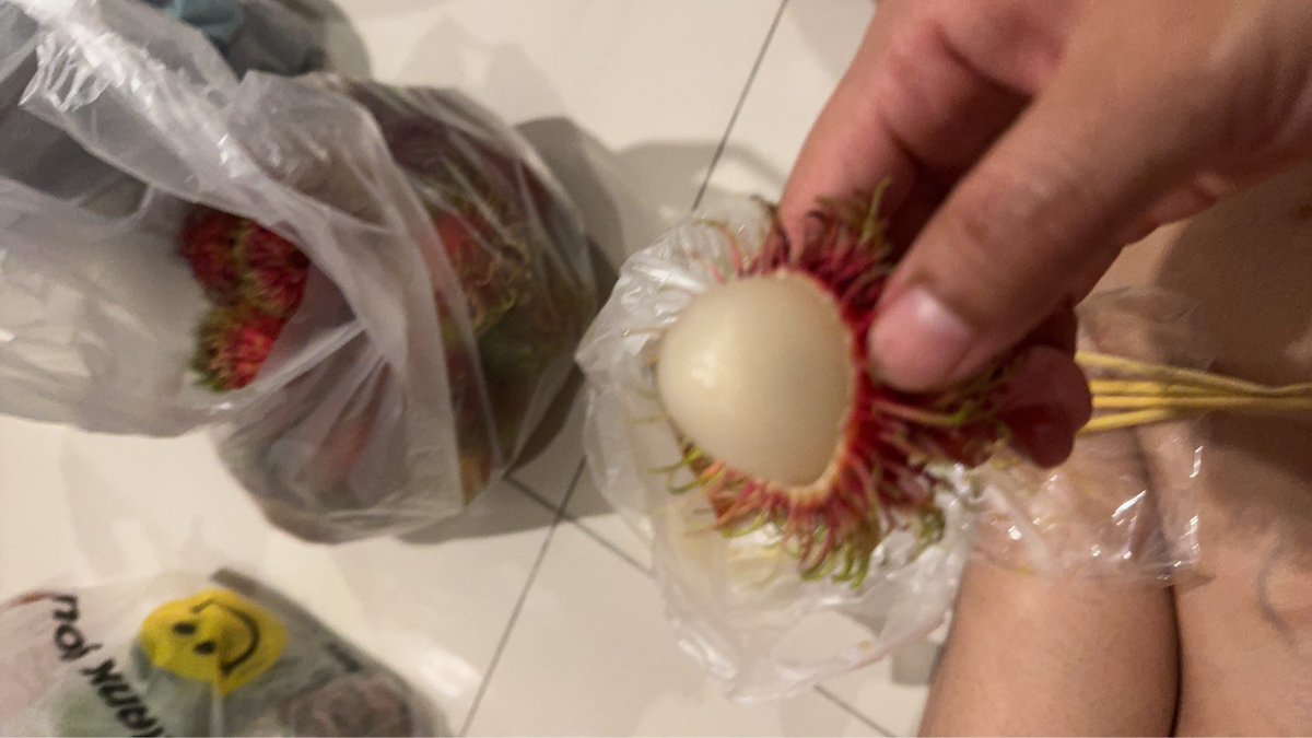 pan741466's tweet photo. มากินเงาะห้องเราไหม  เงาะเราอร่อยนะ😀
อยากรู้ อ่านโปรไฟล์  
อยากถาม  ถามทางลาย
https://t.co/WUztOK4sLU
#สุราษฎร์ธานี  #พุนพิน  #กาญจนดิษฐ์ #นาสาร  #ไขยา https://t.co/Itv0UB1LMx