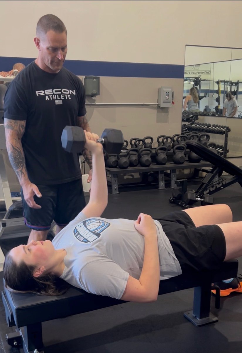 kendallhulsman's tweet photo. Resting the minor knee injury so upper body workouts with Mike Goldyn and film review with @Ali_Bouman . Looking forward to next tournament! https://t.co/I1ON7R7zFG