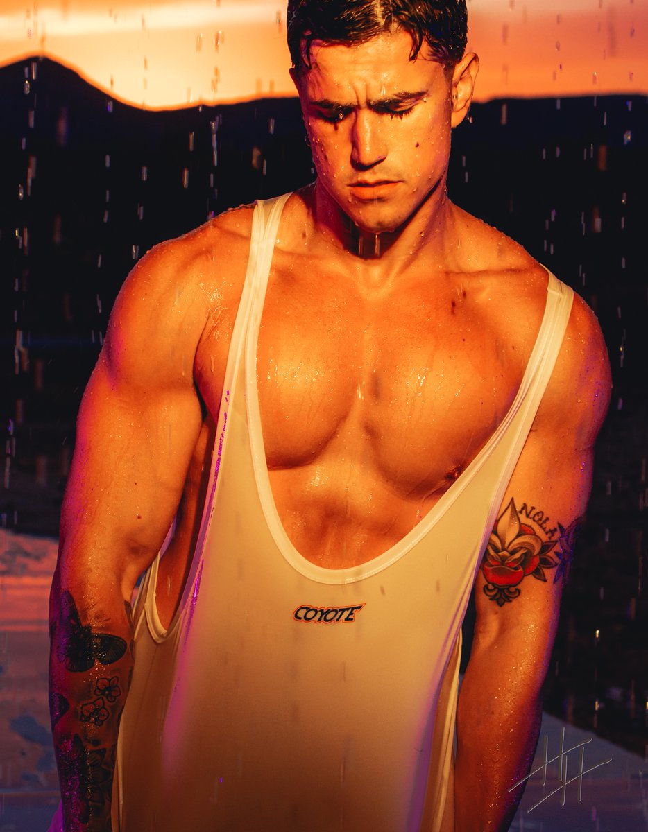 HunterHardinXXX's tweet photo. Here are some more 🔥 shots by @softphocus. Wardrobe by @wearcoyote https://t.co/74hHrdRsq6