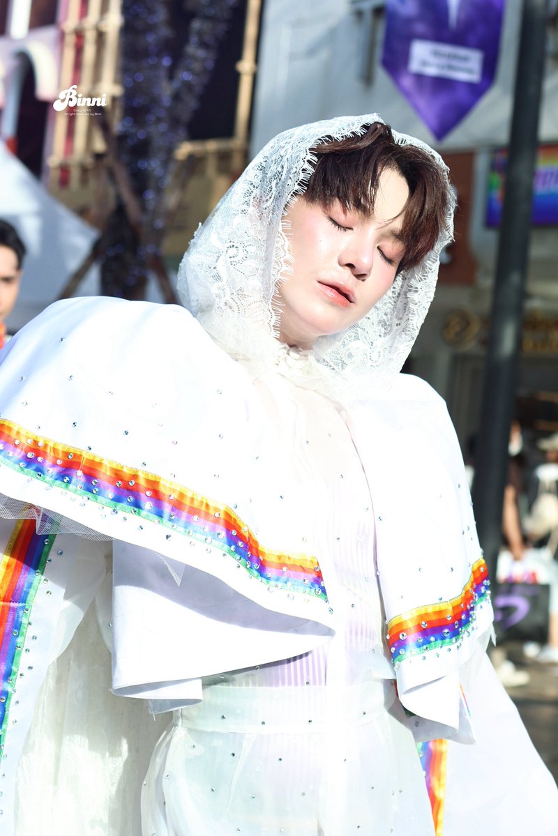 irisbinni's tweet photo. 🌻🌈

My prettiest 🪽 My pround
#cooheart @cooheartt
#BangkokPride2026 https://t.co/J1bVFO3day