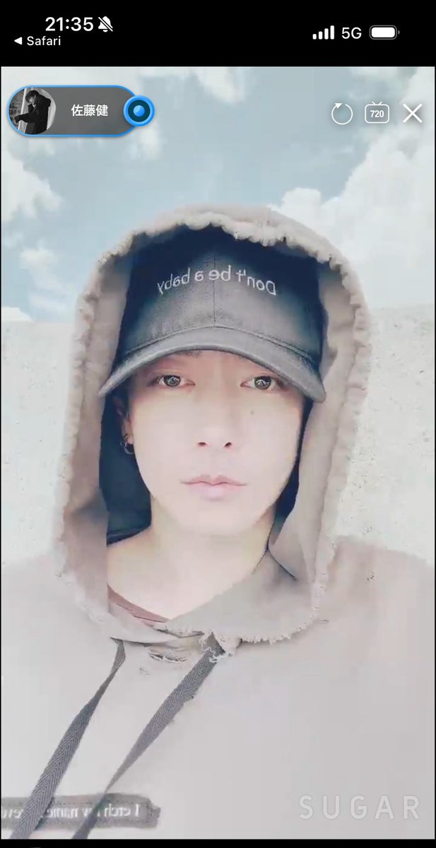 moiazarea's tweet photo. こちらは、嵐の生配信LIVEが終わった日本時間タイミングに合わせてスイスの山奥雪山からSUGARしてくれる佐藤健さま。 https://t.co/RmhXhUgmHl