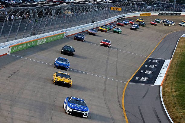 KLarsonZone's tweet photo. Kyle Larson finished P2 in stage 1. #NASCAR https://t.co/eQ29LLeF2e