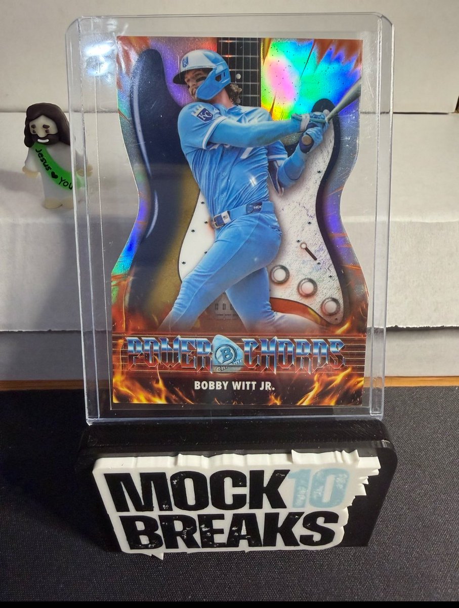 themightyelf159's tweet photo. HEY EVERYONE, @Mock10Breaks just had an INCREDIBLE BREAK!! here are some of the HITS that were pulled for team I bought, LET ME KNOW IF YOUR INTERESTED IN ANY!! ( more in the comments!! ) 
#TheHobby https://t.co/YuLdXgFEKl